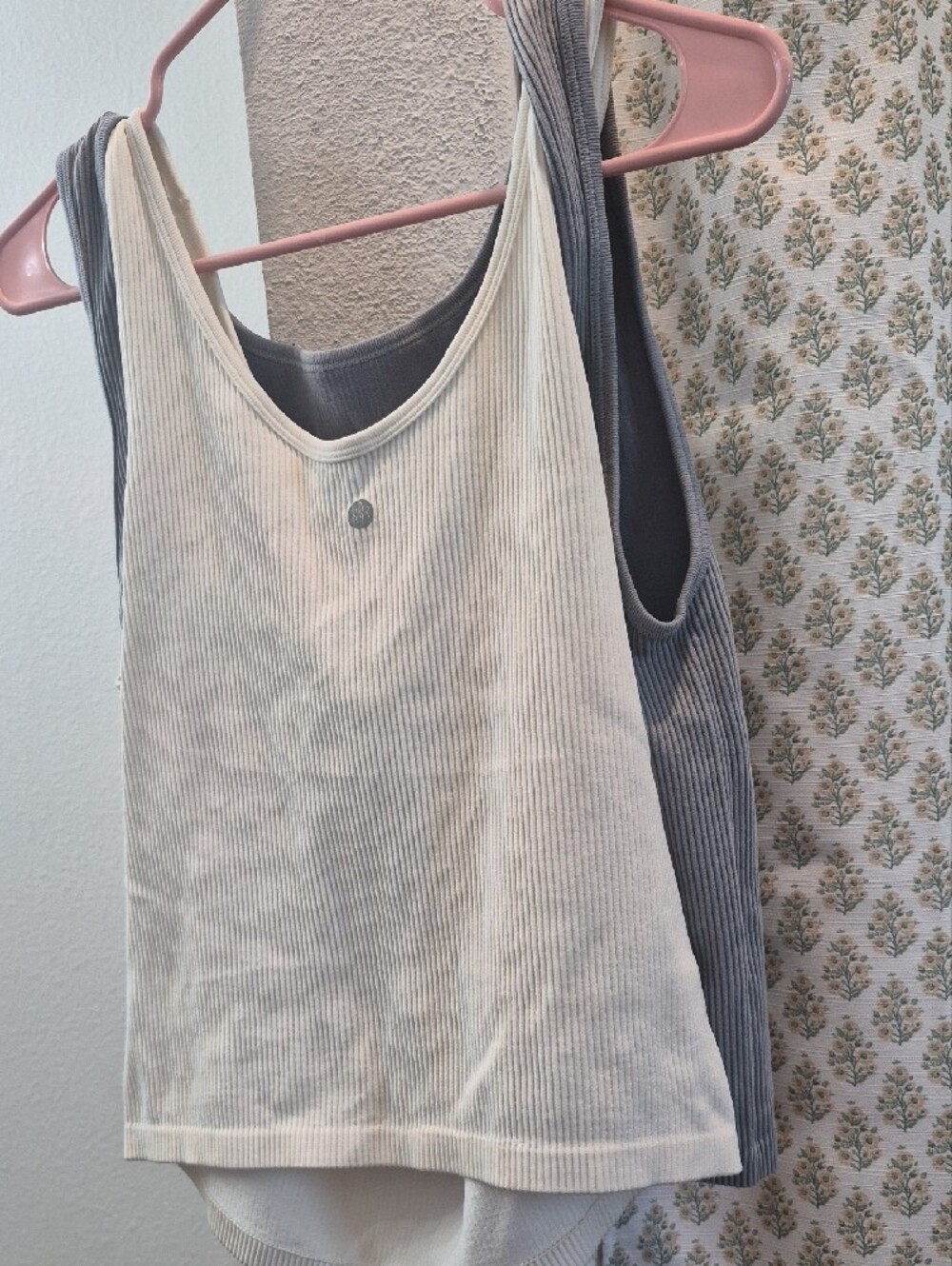 🅱️  LOT OF 2 Grey & White Ribbed Scoop-Neck Tank Top in Gray